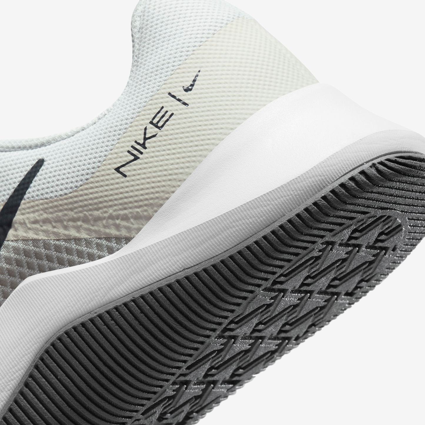 NIKE MC TRAINER 2 DM0823-004