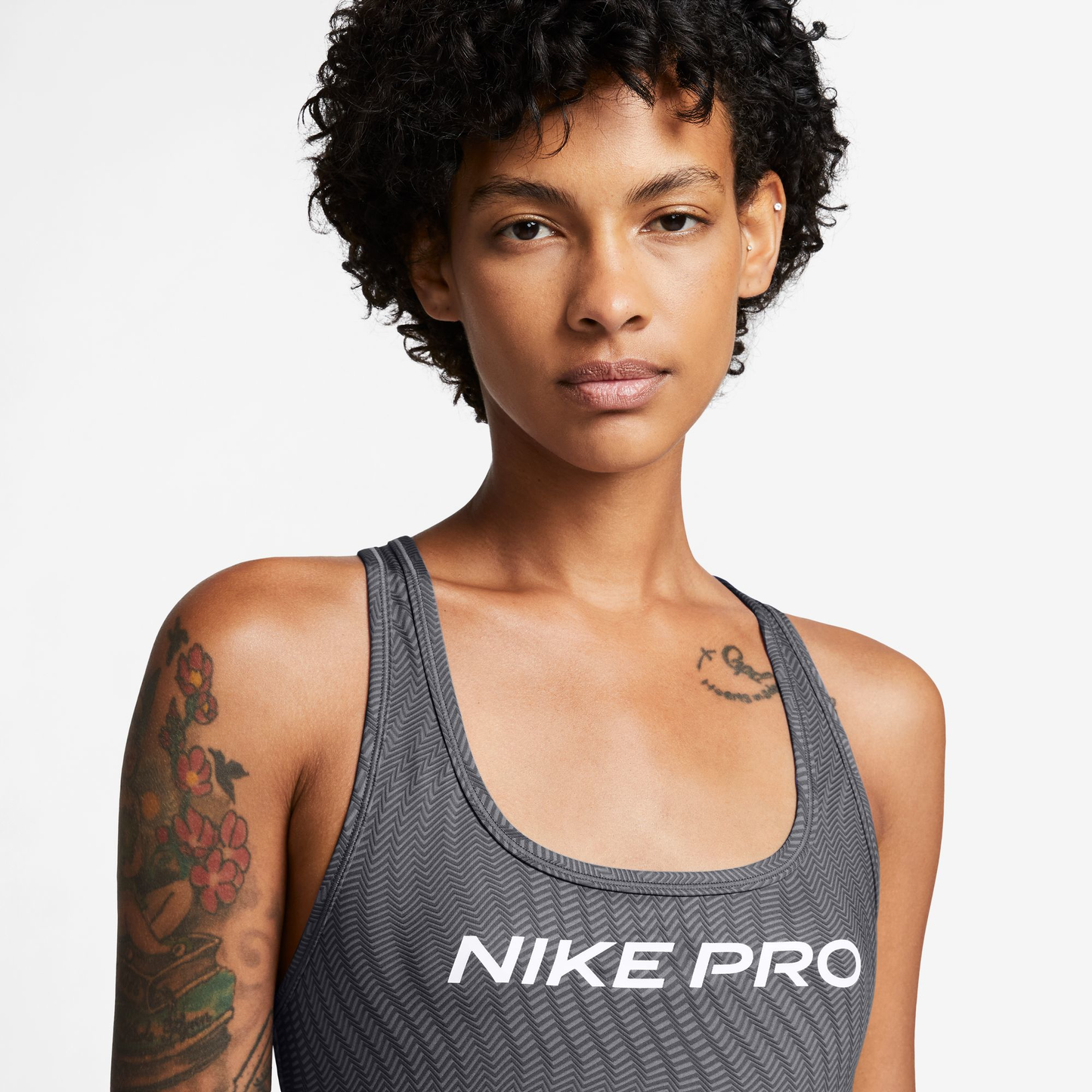 NIKE TOP SWOOSH - LOW IMPACT FN4708-060
